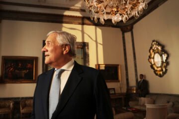 Antonio Tajani, viceprimer ministro de Italia: «La regularización del Gobierno español es una medida demagógica. No nos avisaron»
