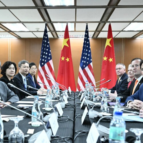 Los jefes de la diplomacia de EEUU y China cocinan en Manila el próximo viaje de Xi Jinping a Washington