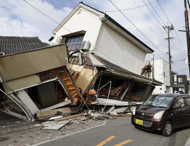 Aumenta el número de muertos por el terremoto en Japón mientras los equipos de rescate buscan a los desaparecidos