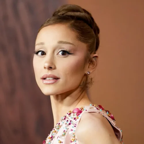 Ariana Grande saca su lado más «auténtico y furioso» en ‘Petal’, su nuevo disco