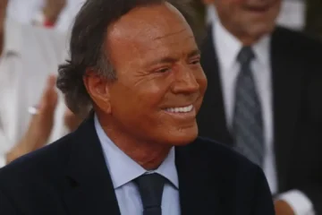 ‘Fiesta’ pone cara a Guillermo, la última estrella del clan Iglesias, en la noche Marbellí: su gran parecido al cantante