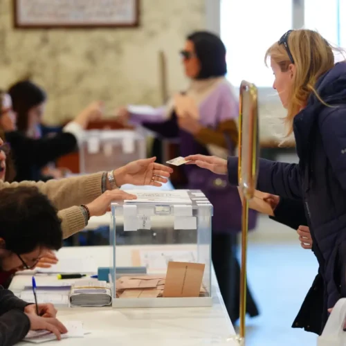 La Junta Electoral exige justificar en qué provincia se inscribe al nacionalizado por la ley de nietos para «garantizar transparencia»