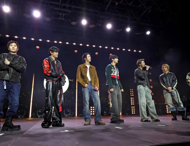 BTS hace historia al cantar por primera vez ‘Louder Than Bombs’ en directo y desata la locura entre sus fans