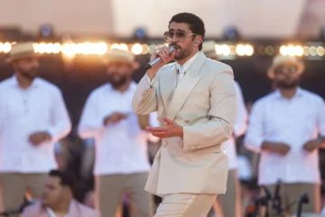 Bad Bunny sorprende con un emotivo homenaje en Estocolmo: de ‘Dancing Queen’ de ABBA a un tributo a Avicii