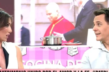 Christian Gálvez sorprende en directo con rosas a Patricia Pardo por su aniversario: «Leo el contenido de la tarjeta… Ay, no»