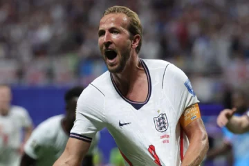Harry Kane evita el desastre de Inglaterra ante el Congo: mete dos golazos para acceder a octavos y citarse ante México