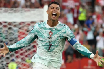 El bonito gesto de Cristiano Ronaldo con un niño rescatado tras los terremotos de Venezuela: «Te voy a invitar a un partido»