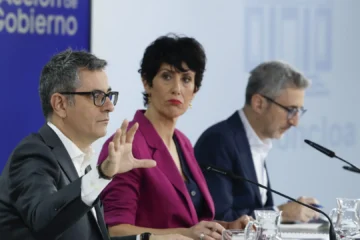 El silencio de Zapatero inquieta a Moncloa, que rebaja su defensa cerrada ante la falta de explicaciones