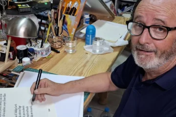 Un profesor de Dibujo malagueño ha invertido seis años y medio en reescribir el ‘Quijote’ en caligrafía gótica
