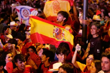Celebración de la victoria de la Selección española en Madrid Río, en directo