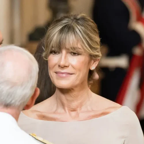 La Audiencia de Madrid avala enjuiciar ante un jurado a Begoña Gómez por dos de los cuatro delitos y le devuelve el pasaporte