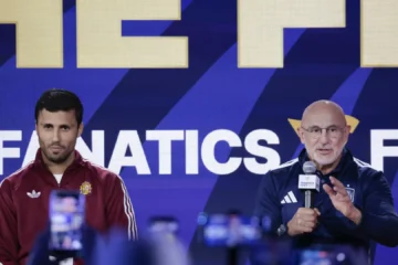 La reacción de Luis de la Fuente ante los abucheos de los fans argentinos: «A mí me han enseñado a ser respetuoso»