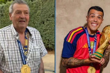 Pedro Porro cumple su promesa y regala su medalla de campeón del mundo a su abuelo: «Es un orgullo esto, no lo sabes bien»