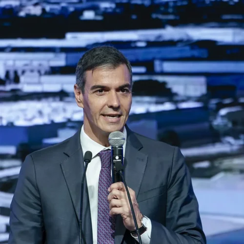 Moncloa mantiene intacto el respaldo a Zapatero tras su entrevista y defiende su derecho a explicarse ante el juez