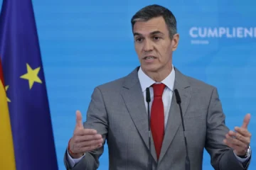 Sánchez insiste en el pacto climático pero no prevé reuniones con los grupos y CCAA y carga contra el PP