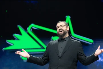 ‘El perro andaluz’ se despide este jueves hasta septiembre y lo hará anunciando quién será el artista español para Eurovisión Junior