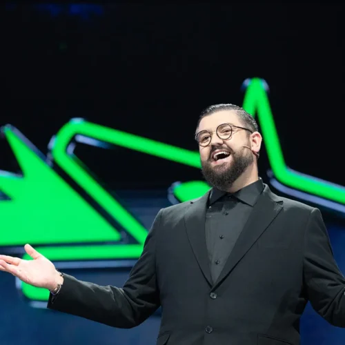 ‘El perro andaluz’ se despide este jueves hasta septiembre y lo hará anunciando quién será el artista español para Eurovisión Junior