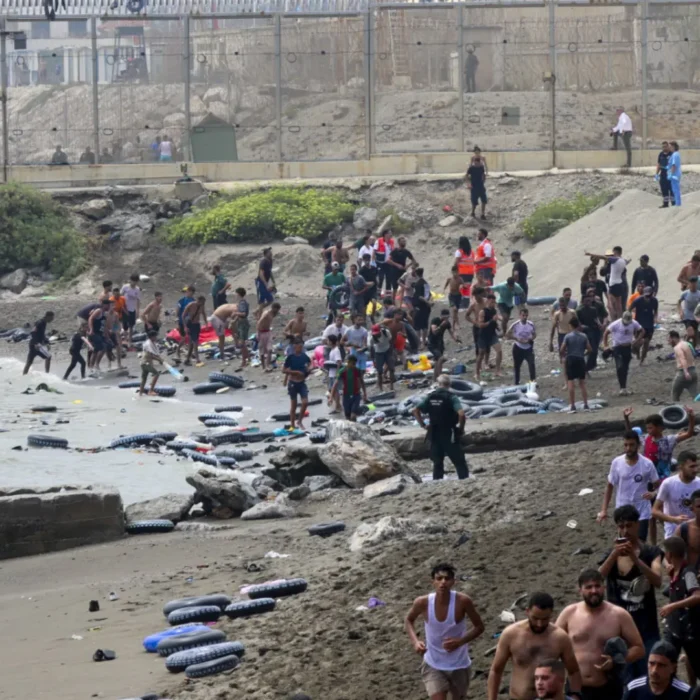 El Gobierno moviliza al Ejército en Ceuta para apoyar a la Guardia Civil ante una nueva crisis migratoria