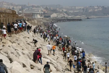 Del líder saharaui al gas argelino: los gestos de España previos a las entradas masivas desde Marruecos