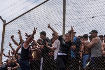 El Supremo avaló que las devoluciones en caliente se apliquen también en el mar solo si hubiera «elementos de contención fronteriza»