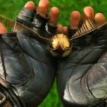 Ponen a la venta la Snitch dorada de ‘Harry Potter’, el patinete de ‘Regreso al futuro’, el ámbar con mosquito de ‘Jurassic Park’…