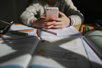 Cinco estrategias para reducir las interrupciones digitales sin dejar la tecnología