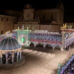 Cuando el sur de Italia se ilumina: el arte efímero de las ‘luminarie’ en verano