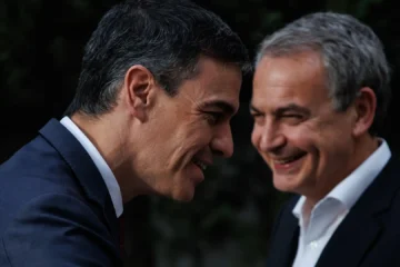 Sánchez fuerza una estrategia de defensa a ciegas de Zapatero pese a que Moncloa admite el «riesgo» de que «puede salir mal»