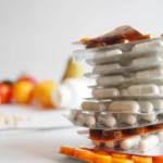 Los alimentos que pueden alterar los efectos de tus medicamentos, según el cardiólogo Aurelio Rojas