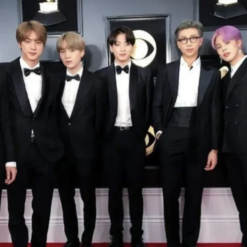 Un miembro de la banda de K-pop BTS, revela un grave problema de audición que empeoró durante su servicio militar obligatorio