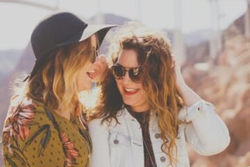 De vuelos gratis a dinero de regalo: las ofertas bancarias para conquistar a los jóvenes