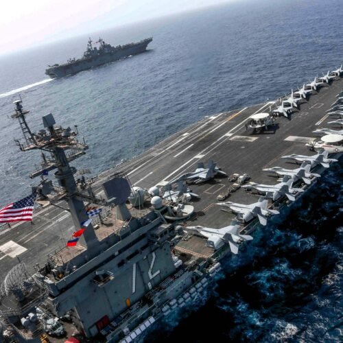 EEUU deja el Pacífico sin portaaviones mientras China enseña músculo militar