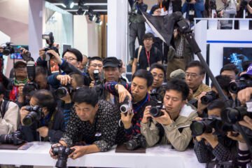 Así es el GAS, la adicción que da alas a la industria fotográfica y que (apenas) tiene remedio