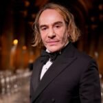 La obra del brillante y polémico John Galliano protagonizará la exposición del Met de 2027