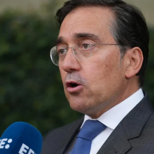 Albares insiste en culpar a los «bulos» de la entrada en Ceuta y se compromete a devolver «hasta la última persona» a Marruecos