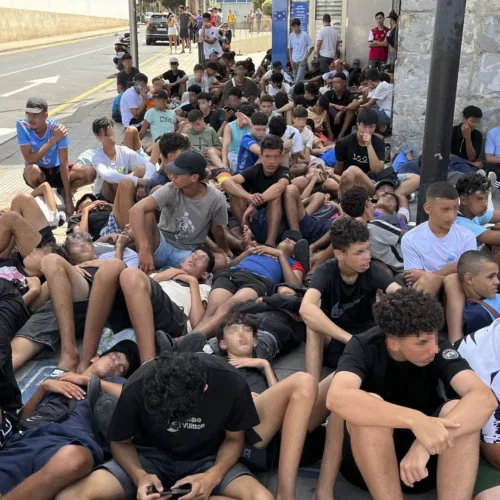 La crisis de Ceuta, lejos de solucionarse tras casi dos semanas, con «miles de personas deambulando» por sus calles