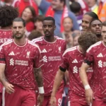 Bombazo a la vista en la Premier League: tres de las personas más ricas del mundo, cerca de comprar casi un tercio del Liverpool