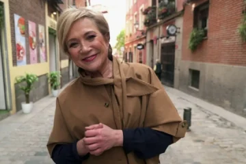 Inés Ballester regresa con encuentros en cuatro peluquerías que combinan peinados con historias personales