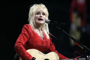 Dolly Parton, la voz que llevó el country al mundo e hizo de la lectura su mayor legado