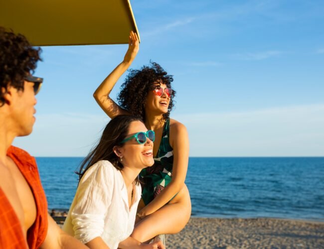 La redefinición de los ligues de verano: no tienen por qué acabar en relación y las ‘apps’ se adaptan a las nuevas realidades