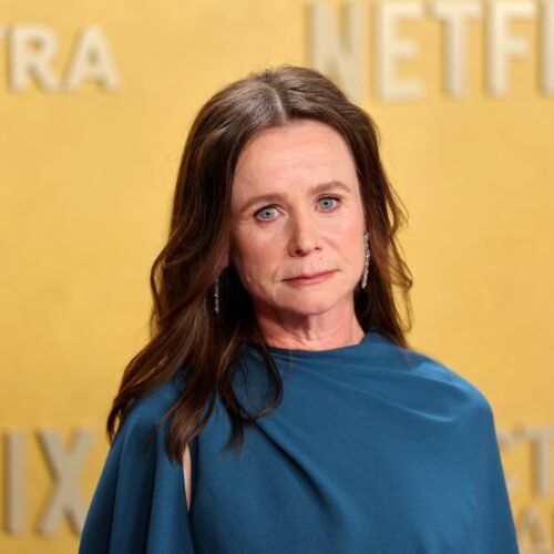 La actriz Emily Watson revela que creció en “una especie de secta religiosa muy estricta”