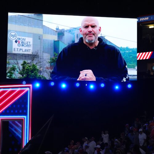 John Fetterman, el senador ‘demócrata’ que alarma a sus colaboradores y conmociona la política animando a Trump en su convención