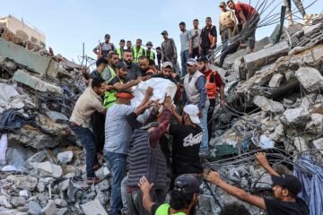 El colapso de un edificio dañado en la guerra en Gaza causa al menos 20 muertos