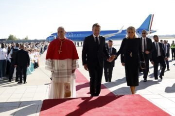 El Papa reprende a «los líderes mundiales que vulneran el Estado de Derecho» en su viaje apostólico a Francia