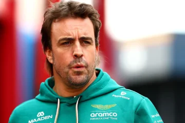 Fernando Alonso, tras abandonar en el GP Azerbaiyán: «Tuvimos que retirar el coche, sabíamos que era un fin de semana difícil»