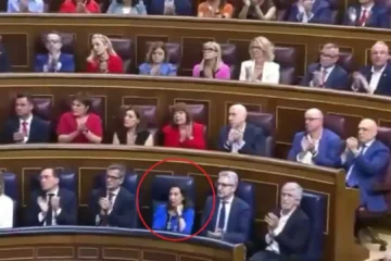 Robles, la única ministra que no aplaude el anuncio de Sánchez de publicar todos los informes policiales sobre la crisis