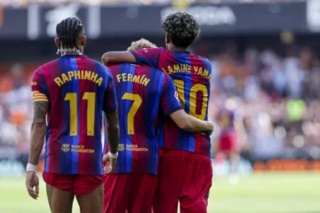 El Barça se da un festín al ritmo de Lamine Yamal ante un Valencia hundido para colocarse líder en solitario
