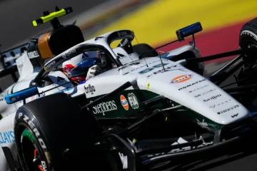 Carlos Sainz, molesto por las quejas de Fernando Alonso tras el toque entre ambos: «Consiguió que me sancionaran»