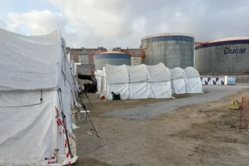 La Audiencia Nacional paraliza de forma provisional el campamento de migrantes del Puerto de Ceuta a petición del SUP