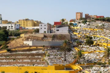 La búsqueda de desaparecidos tras el asalto masivo en Ceuta: «Prefiero que esté en el hospital o en prisión que muerto»